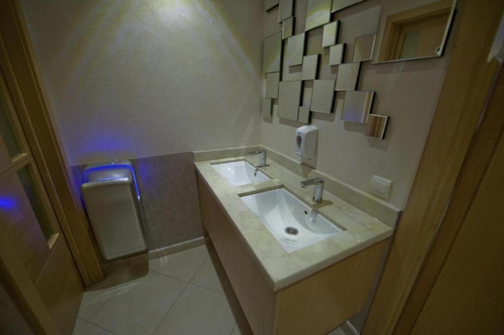 Hotel Al Amal Тизнит Экстерьер фото